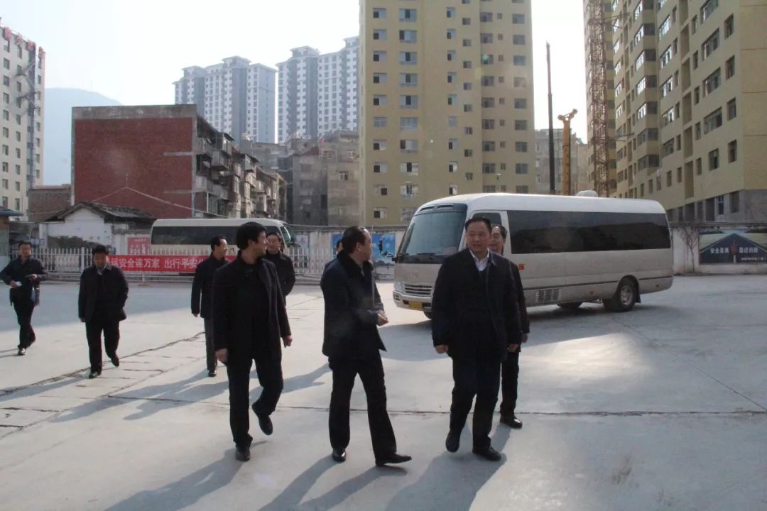 隴南市委常委、常務(wù)副市長(zhǎng)張慶宏、副市長(zhǎng)徐世林、市人大副主任陳榮等一行深入隴運(yùn)集團(tuán)公司武都汽車(chē)站開(kāi)展春節(jié)前走訪(fǎng)慰問(wèn)活動(dòng)