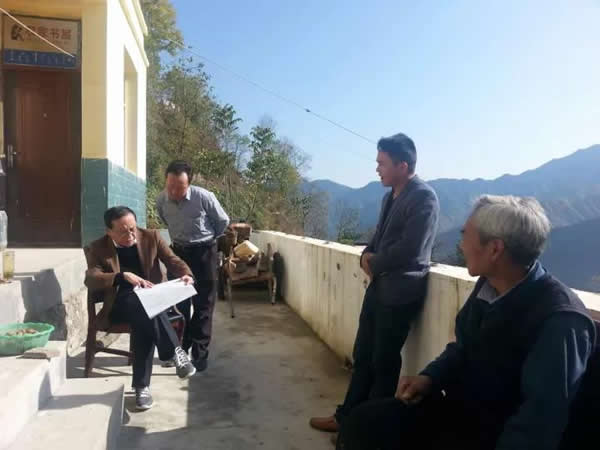 隴運(yùn)集團(tuán)公司董事長、黨委書記李寅祥率相關(guān)人員專程前往精準(zhǔn)扶貧點(diǎn)進(jìn)行深入調(diào)研