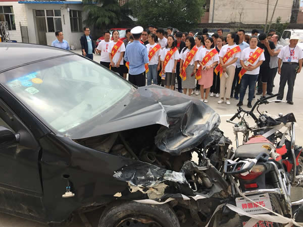 隴南駕校文明交通進(jìn)駕?！拔鍌€(gè)一”活動(dòng)