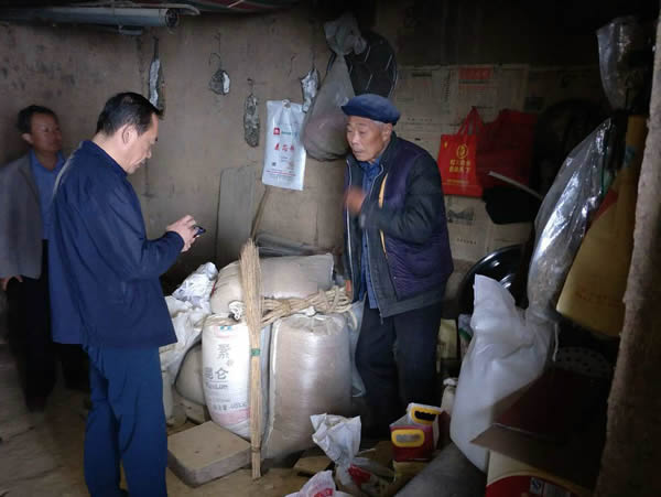 隴運集團公司黨委書記、董事長李寅祥同志深入琵琶鎮(zhèn)寧強村開展幫扶工作