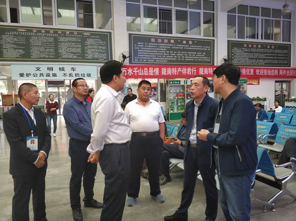 市交通運(yùn)輸局黨組副書記、市運(yùn)管局局長何濤一行到隴運(yùn)集團(tuán)公司檢查國慶節(jié)前安全生產(chǎn)工作