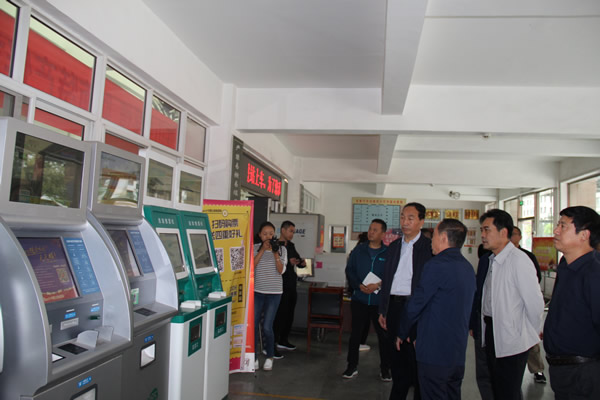 市安委辦主任、安監(jiān)局局長李永宏一行到隴運(yùn)集團(tuán)公司檢查指導(dǎo)工作