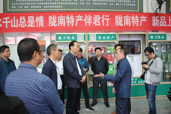 市安委辦主任、安監(jiān)局局長李永宏一行到隴運(yùn)集團(tuán)公司檢查指導(dǎo)工作