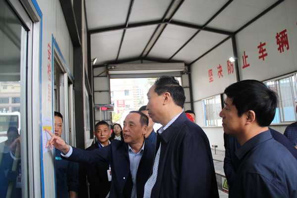 市安委辦主任、安監(jiān)局局長李永宏一行到隴運(yùn)集團(tuán)公司檢查指導(dǎo)工作