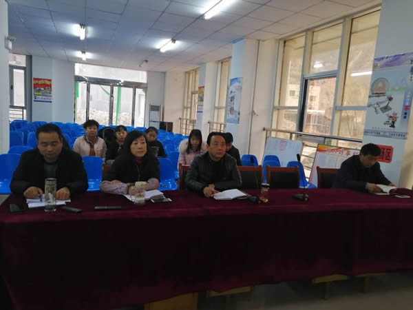 隴運(yùn)集團(tuán)公司黨委組織開展黨課輔導(dǎo)和理論學(xué)習(xí)中心組(擴(kuò)大)學(xué)習(xí)教育活動(dòng)