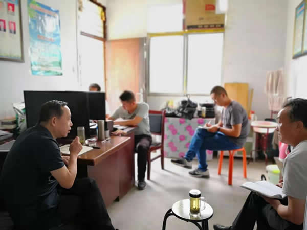 隴運(yùn)集團(tuán)公司黨委書記、董事長李寅祥深入琵琶鎮(zhèn)寧強(qiáng)村檢查指導(dǎo)幫扶工作