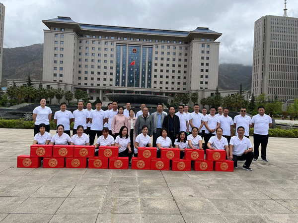 中國夢·勞動美--凝心聚魂跟黨走 團(tuán)結(jié)奮斗新征程 隴運集團(tuán)公司參加隴南市慶“五一”市直單位職工拔河比賽