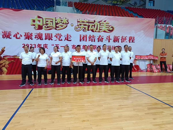 中國夢·勞動美--凝心聚魂跟黨走 團(tuán)結(jié)奮斗新征程 隴運集團(tuán)公司參加隴南市慶“五一”市直單位職工拔河比賽