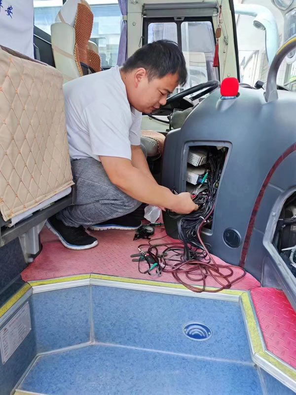 【三抓三促進(jìn)行時(shí)】隴運(yùn)集團(tuán)成縣客運(yùn)公司扎實(shí)開(kāi)展“兩客一?！避?chē)輛動(dòng)態(tài)監(jiān)控專(zhuān)項(xiàng)整治工作