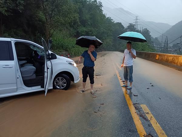 聞汛而動(dòng) 主動(dòng)作為 --隴運(yùn)集團(tuán)公司迅速行動(dòng)全力做好防汛搶險(xiǎn)和運(yùn)輸保障工作